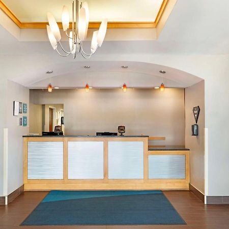 Best Western Hartford Hotel And Suites Bagian luar foto
