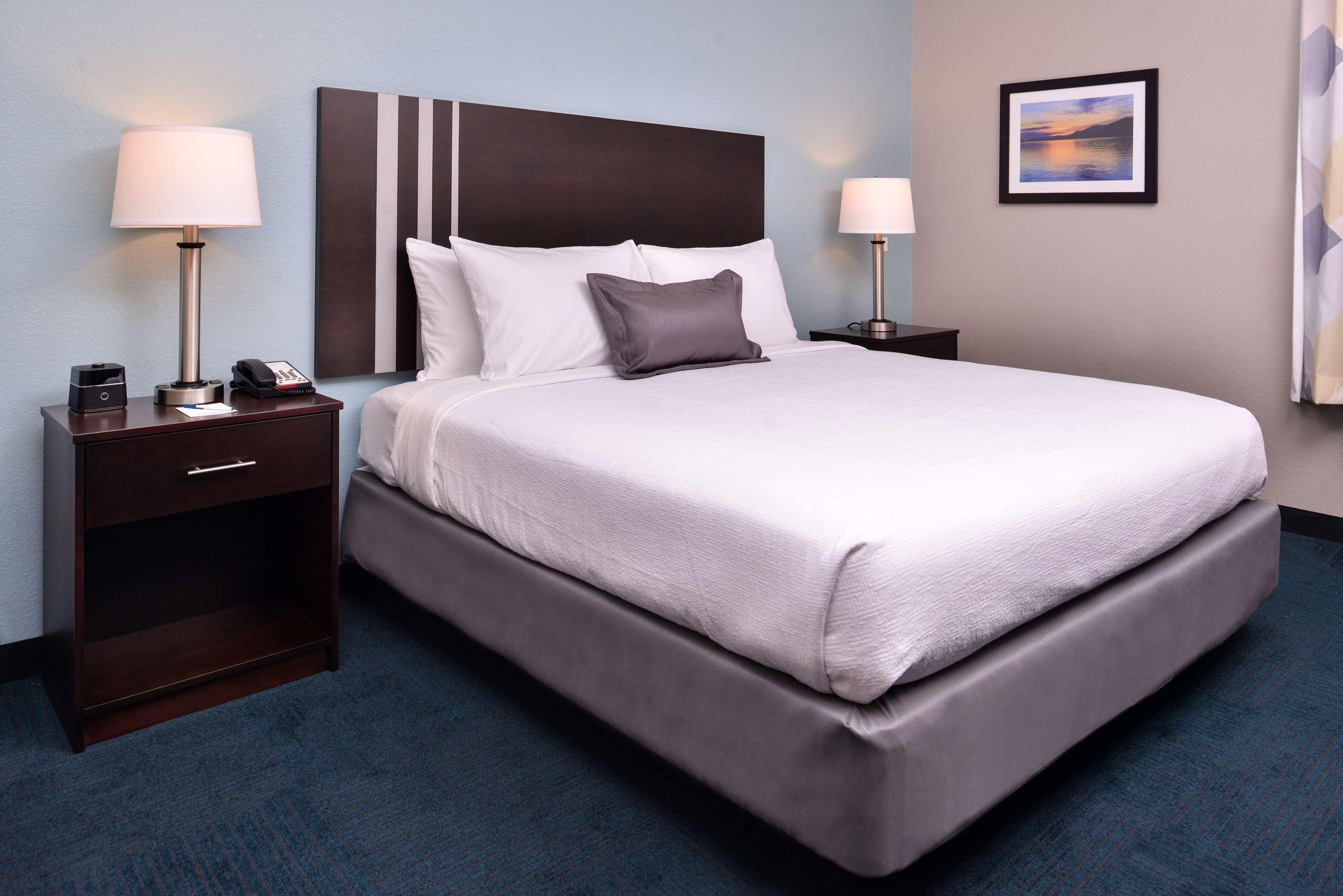 Best Western Hartford Hotel And Suites Bagian luar foto