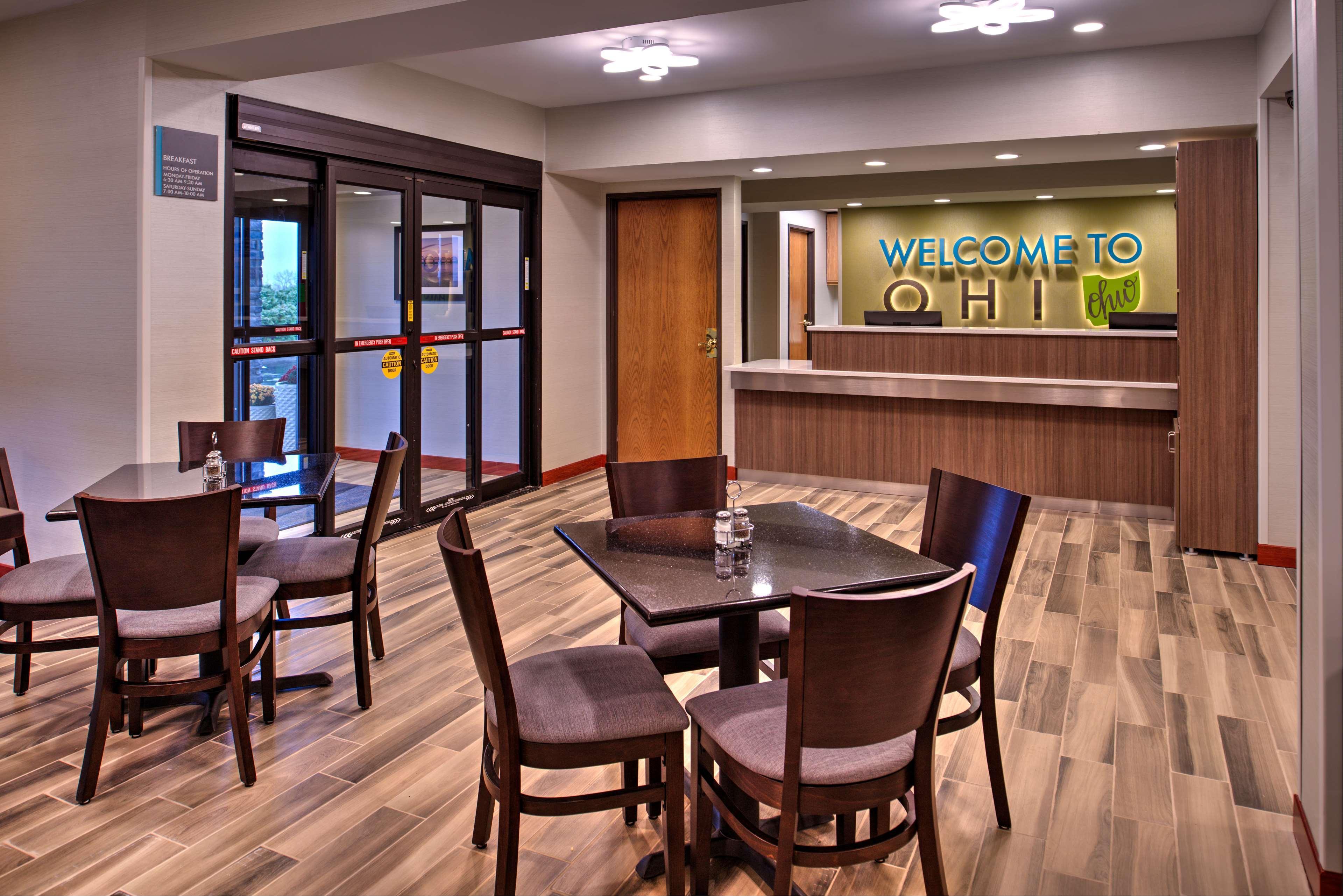 Best Western Hartford Hotel And Suites Bagian luar foto