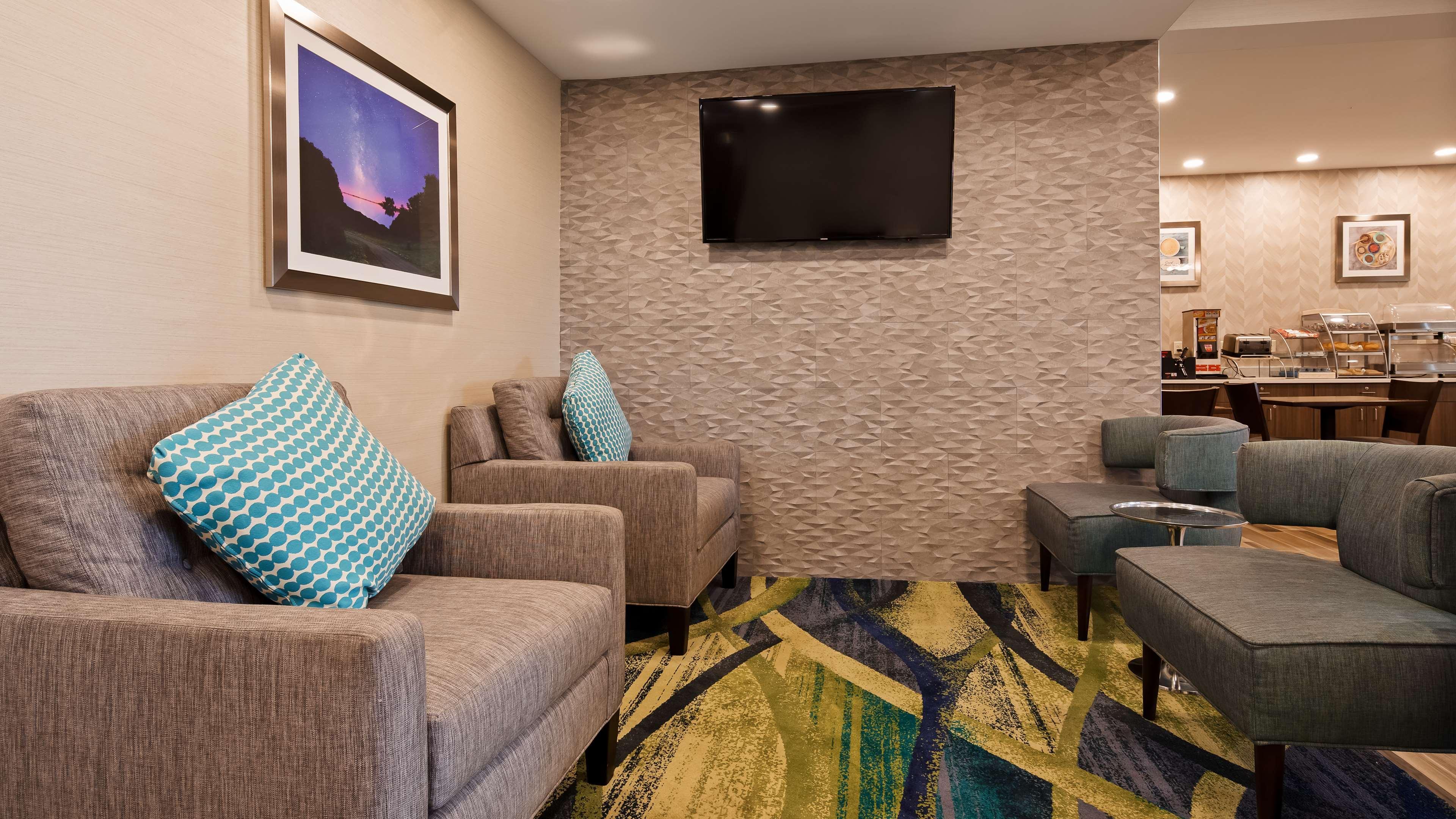 Best Western Hartford Hotel And Suites Bagian luar foto