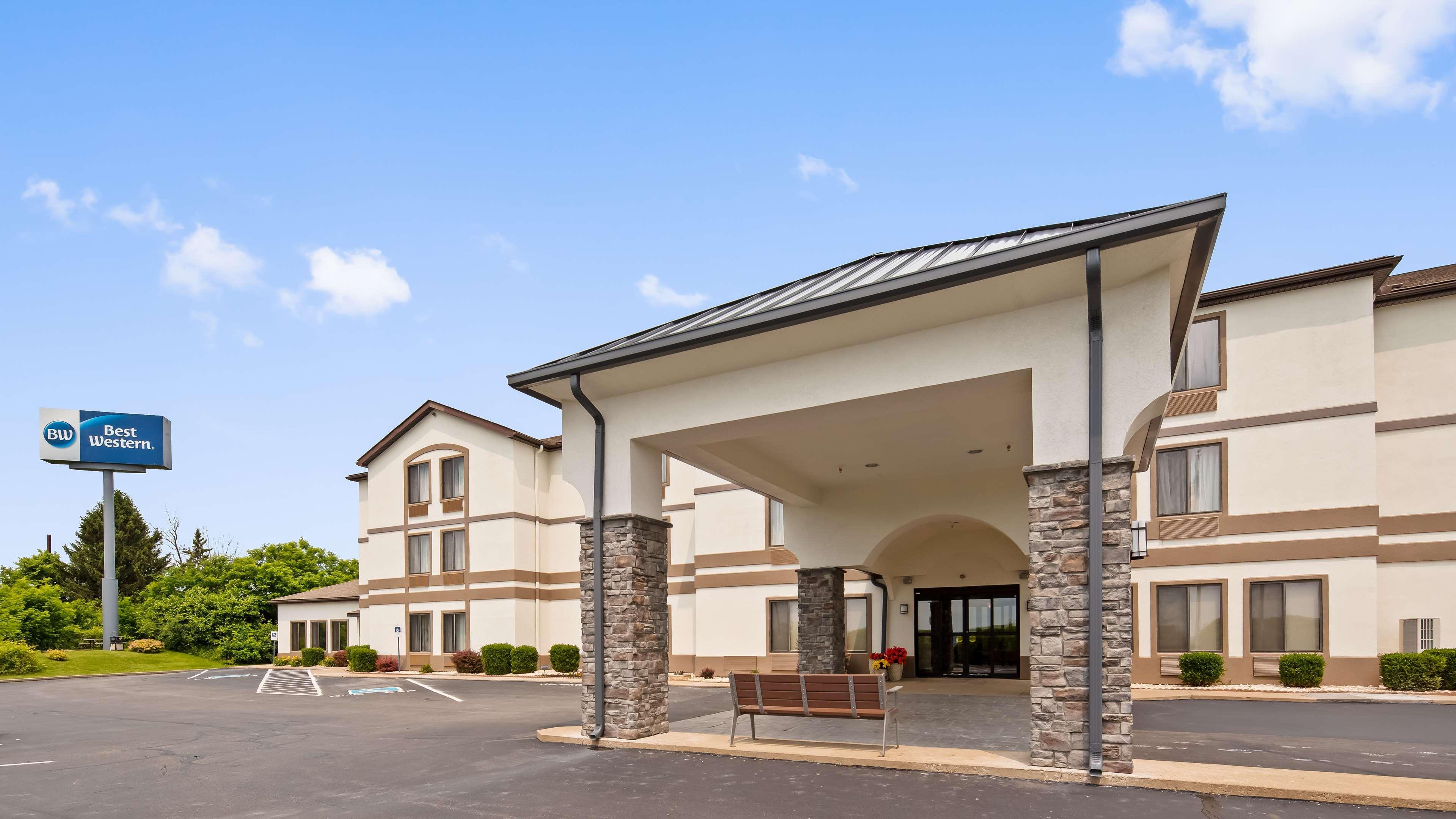Best Western Hartford Hotel And Suites Bagian luar foto