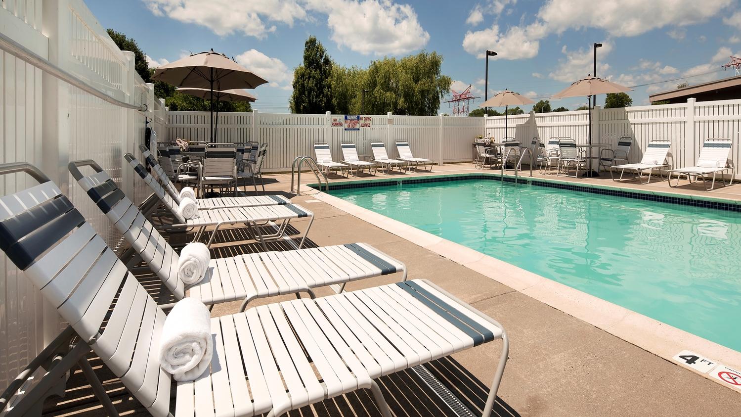 Best Western Hartford Hotel And Suites Bagian luar foto