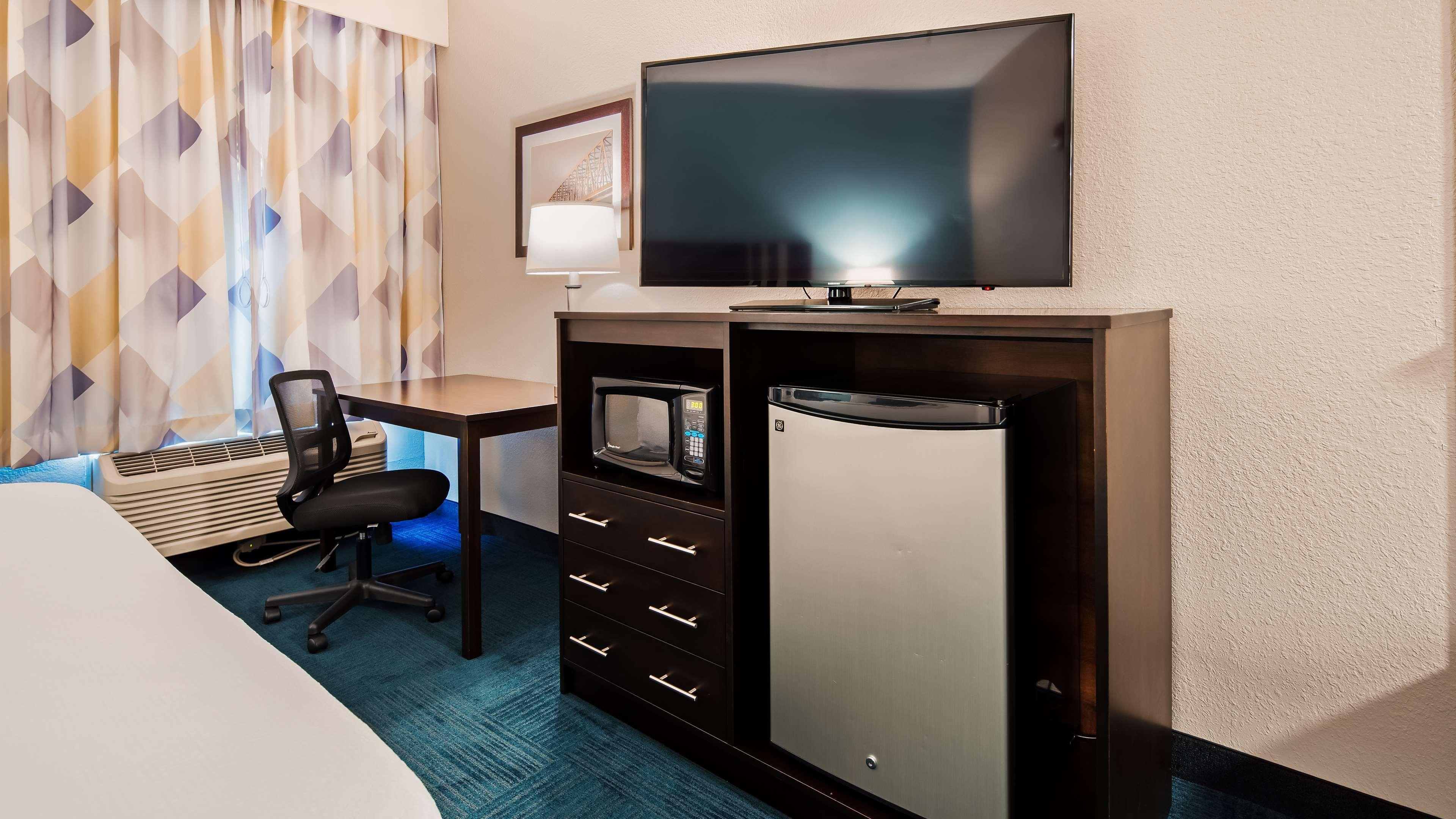 Best Western Hartford Hotel And Suites Bagian luar foto