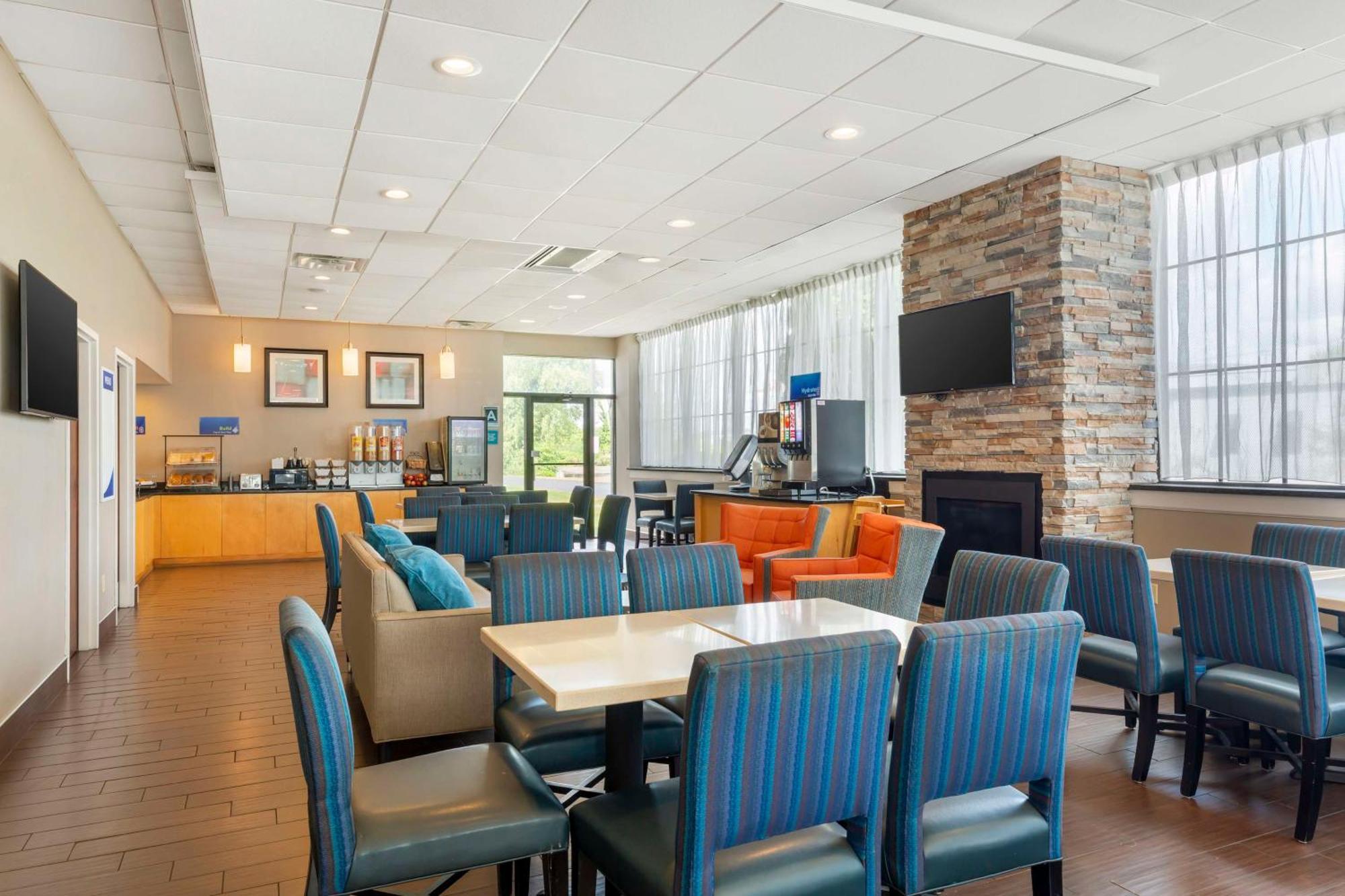 Best Western Hartford Hotel And Suites Bagian luar foto