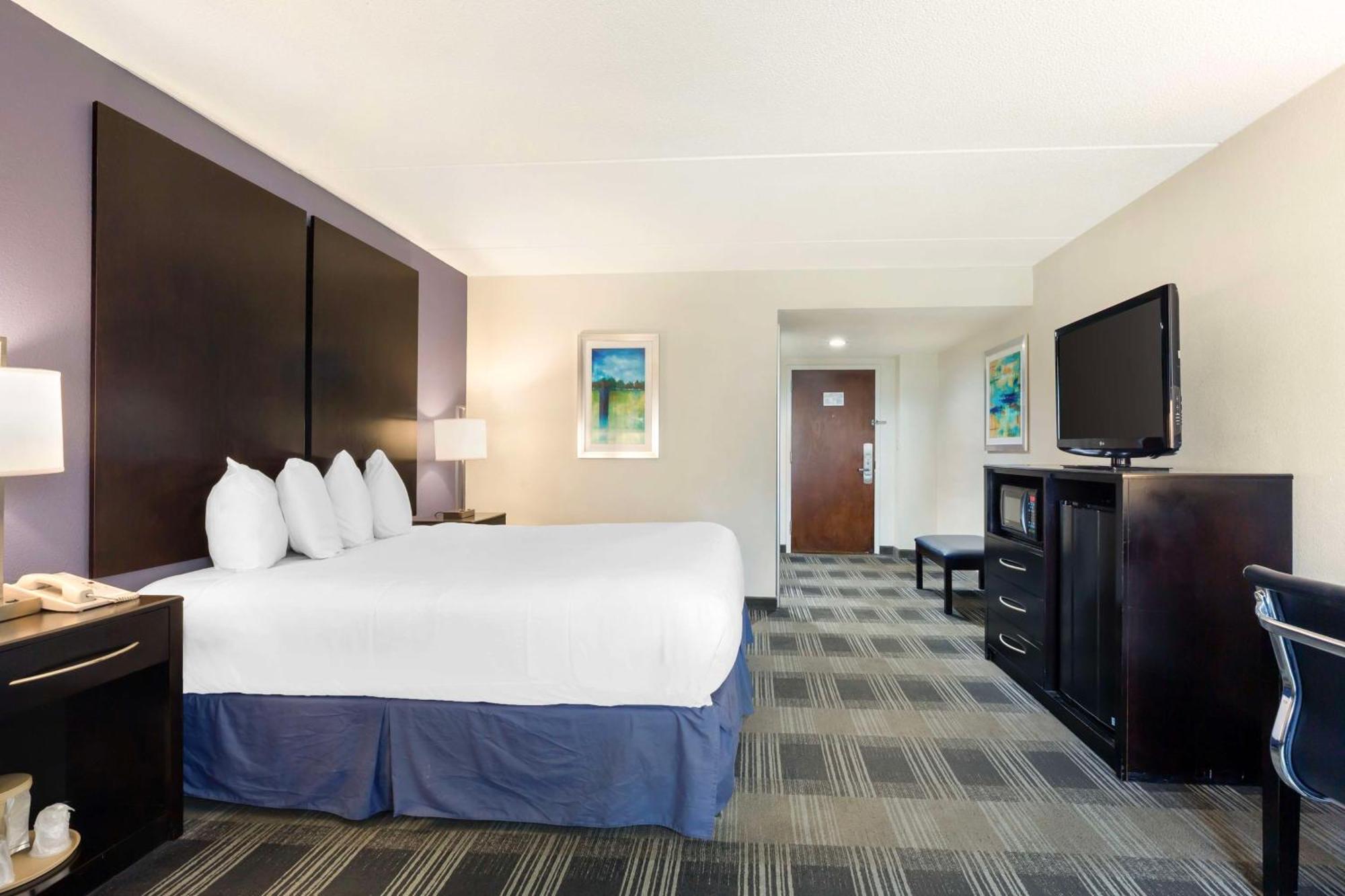 Best Western Hartford Hotel And Suites Bagian luar foto