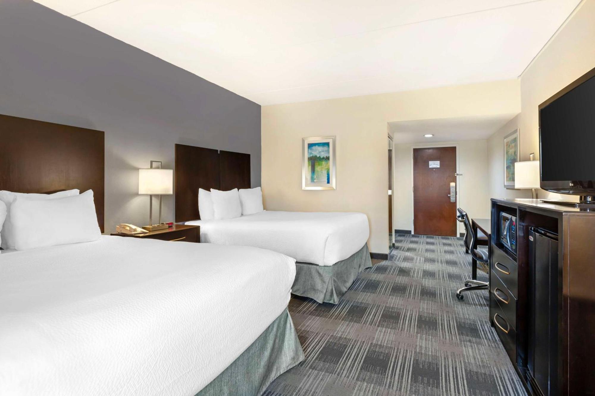 Best Western Hartford Hotel And Suites Bagian luar foto