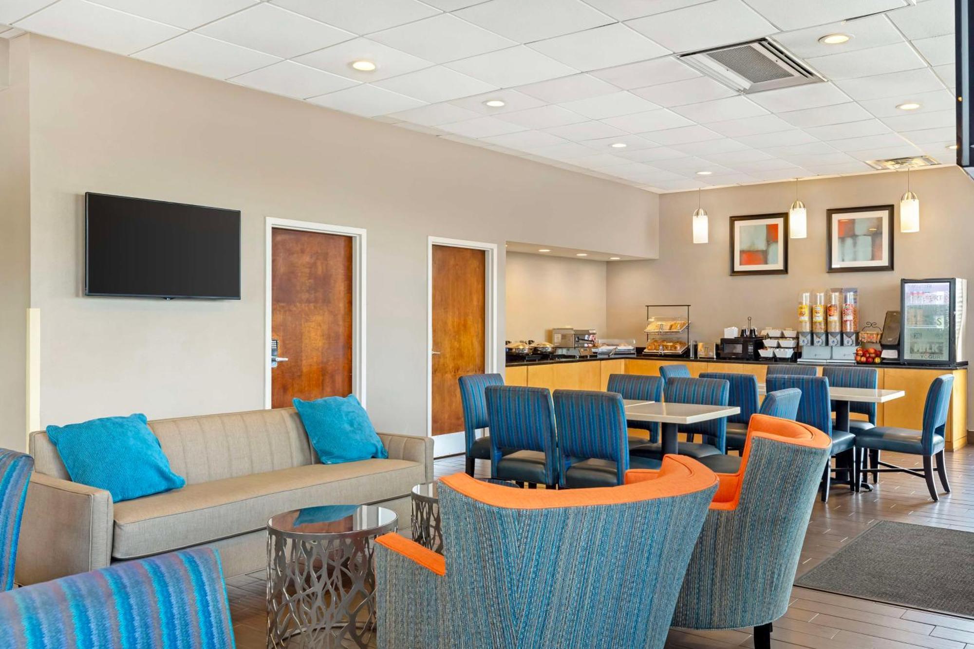 Best Western Hartford Hotel And Suites Bagian luar foto