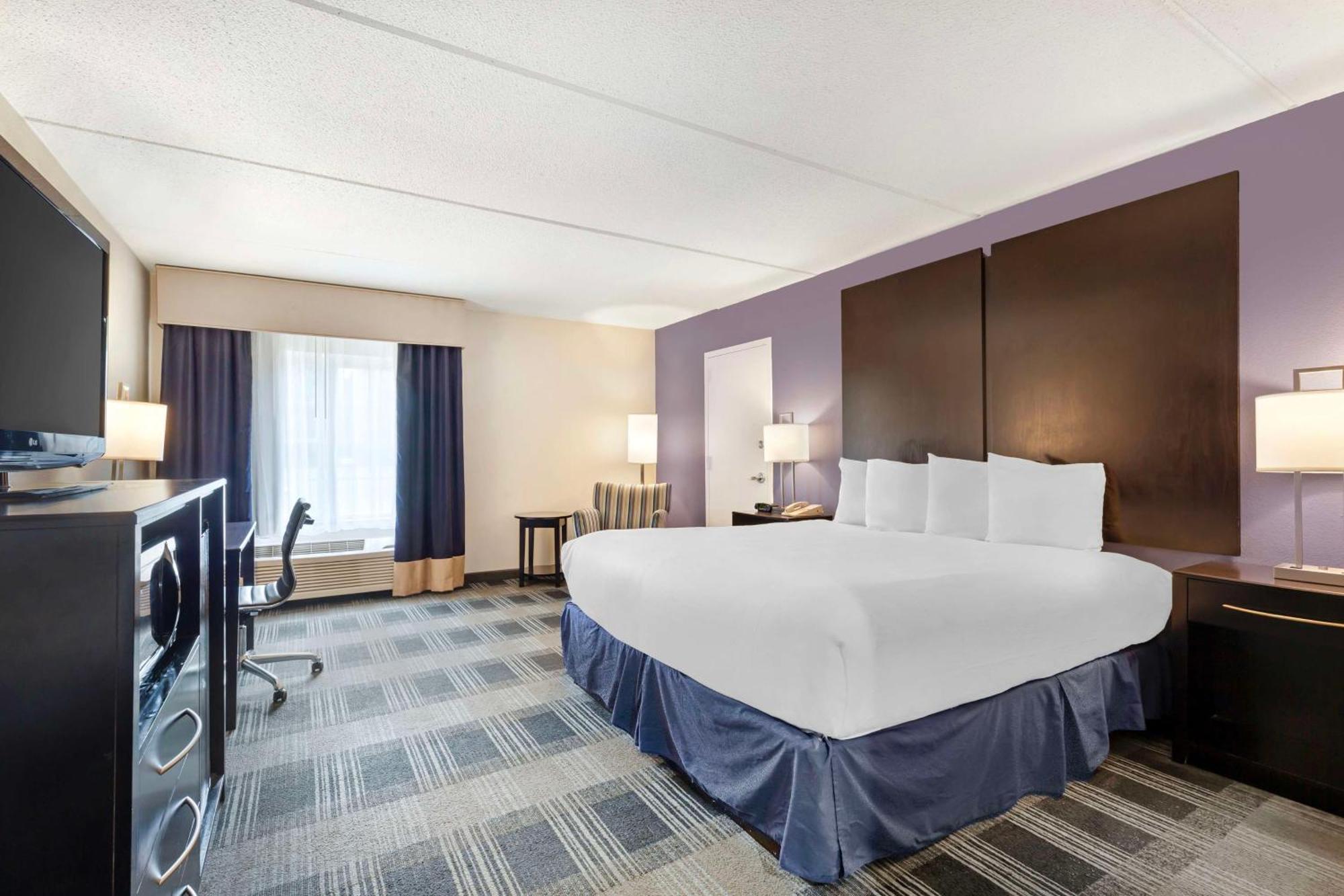 Best Western Hartford Hotel And Suites Bagian luar foto