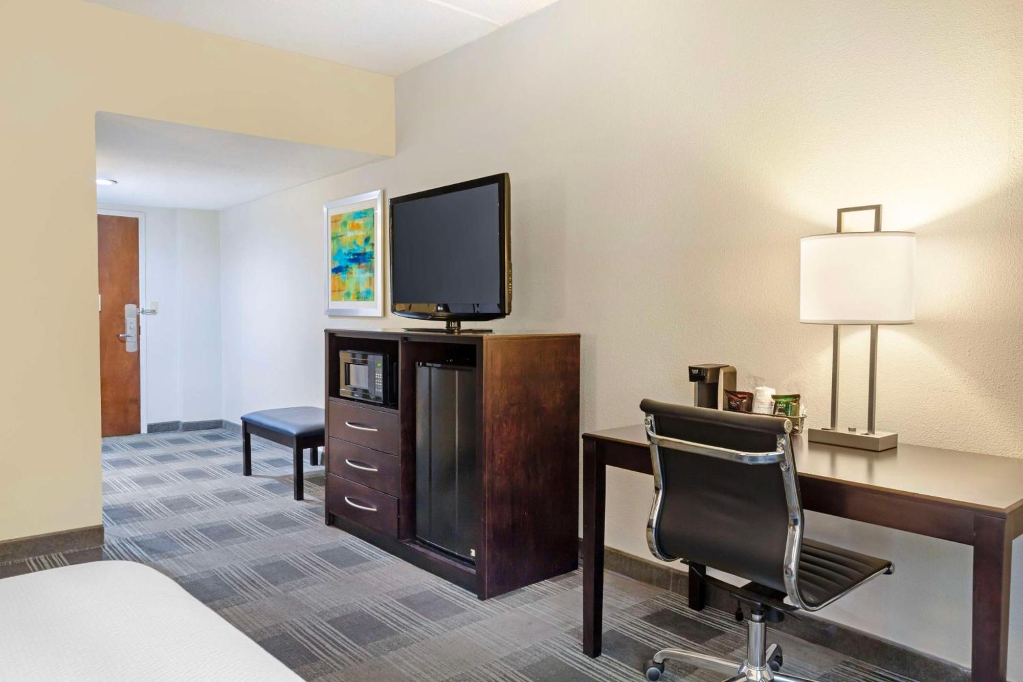 Best Western Hartford Hotel And Suites Bagian luar foto