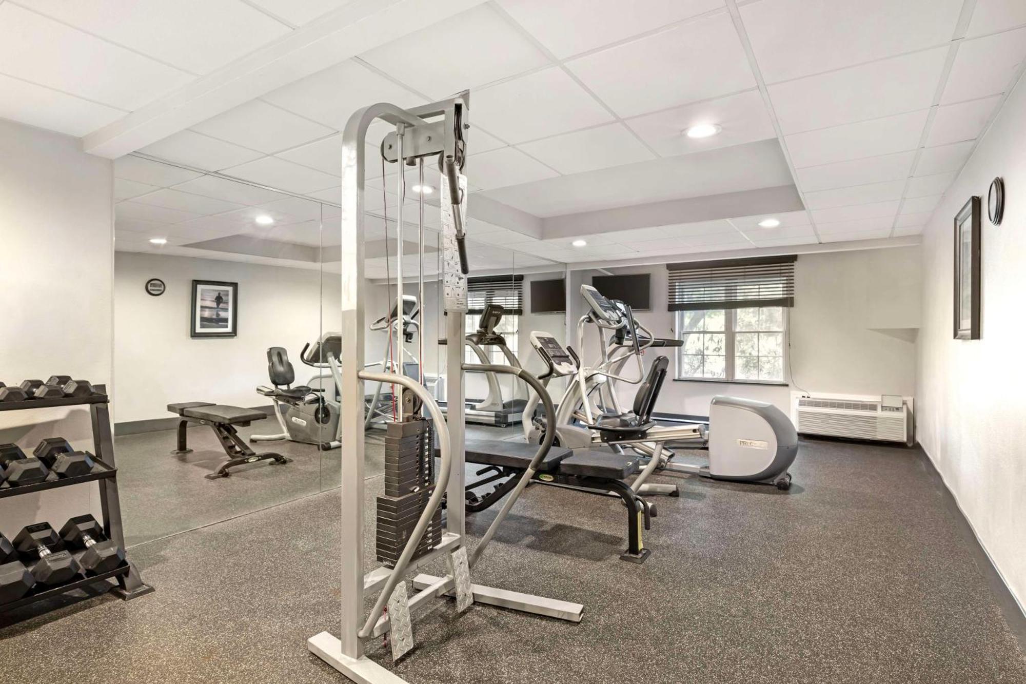 Best Western Hartford Hotel And Suites Bagian luar foto