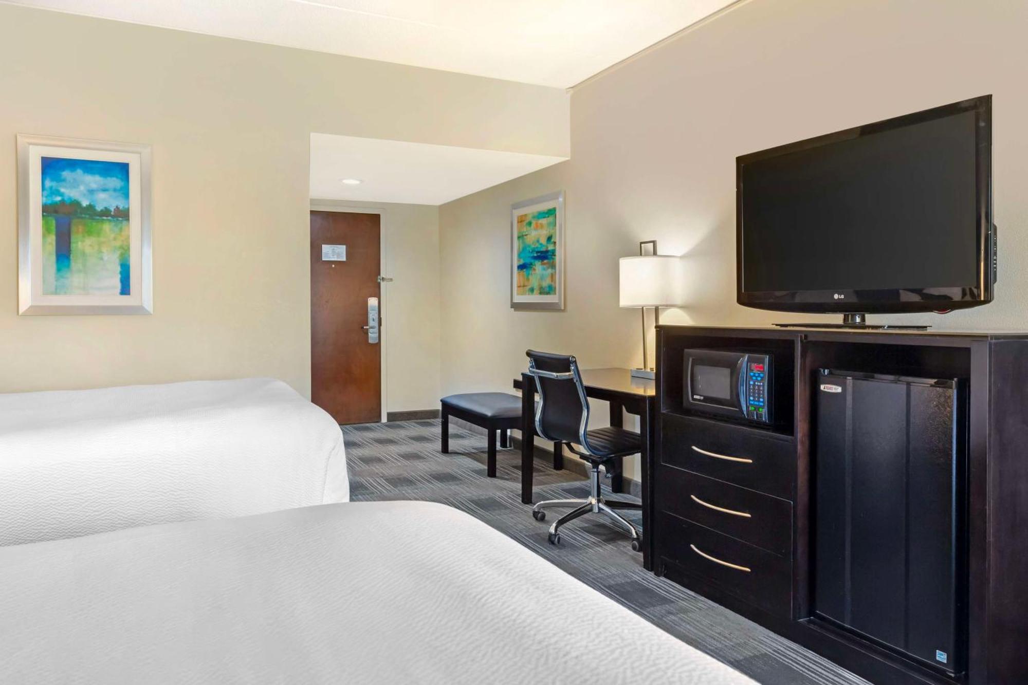 Best Western Hartford Hotel And Suites Bagian luar foto