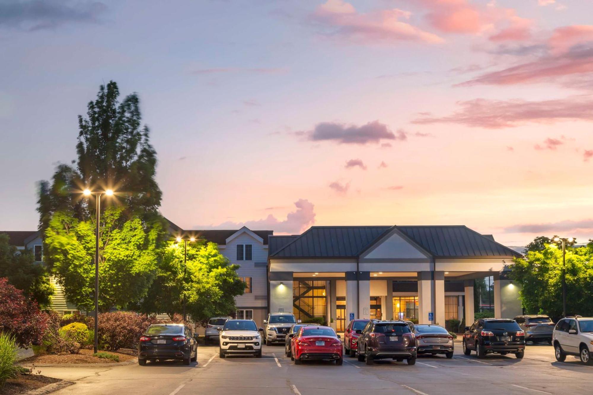 Best Western Hartford Hotel And Suites Bagian luar foto
